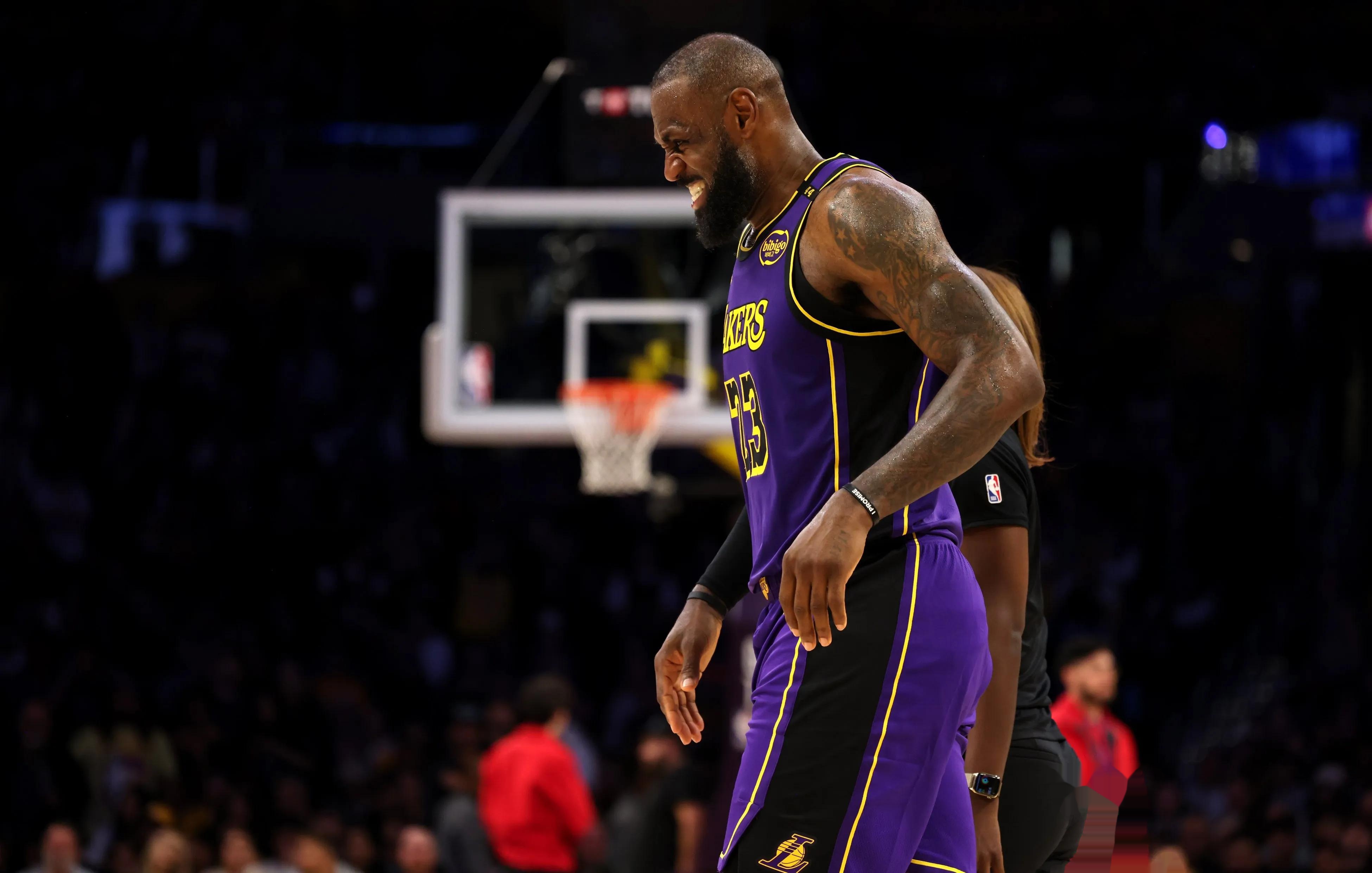 李璇：据我所知，现在球员的阴阳合同还有不少（李璇：据我了解，球员阴阳合同现象仍不在少数）