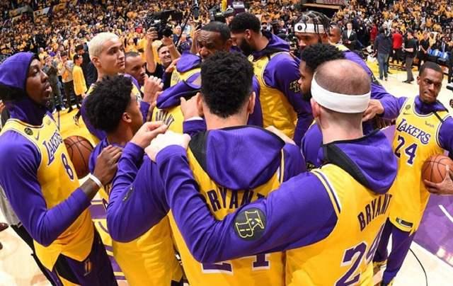 太全面了！杰伦·约翰逊过去5战场均接近30+14+11（全能爆发！杰伦·约翰逊近5场场均逼近30分14板11助）