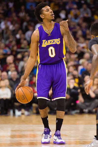 詹姆斯关键三分绝杀比赛（詹姆斯制胜三分完成绝杀）