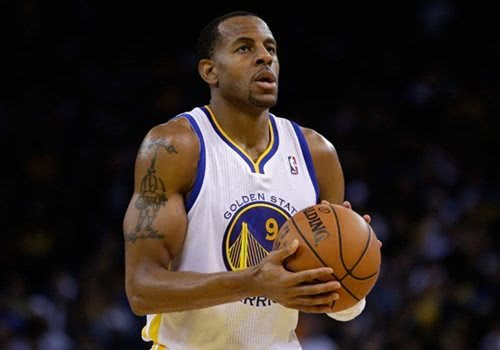 复盘米兰0-1被淘汰：射手隐身后场失准，没有魔笛红黑军团不会踢（米兰0-1出局复盘：锋线哑火、后防走样，缺少魔笛红黑军团无所适从）